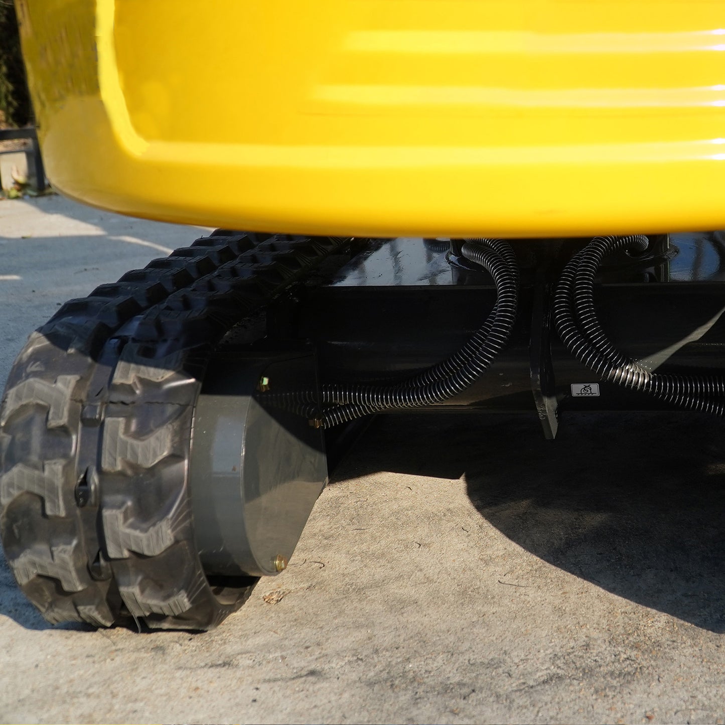 Free shipping, 2000-pound mini excavator with Kubota engine