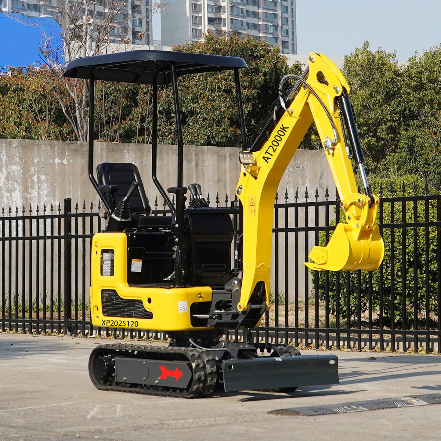 Free shipping, 2000-pound mini excavator with Kubota engine